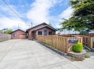 1702 3rd St, Tillamook, OR 97141