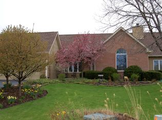 8 Elmwood Dr, Hawthorn Woods, IL 60047