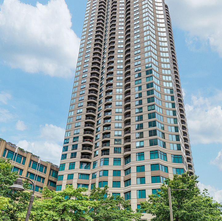 1st image of 400 N La Salle Dr APT 1702