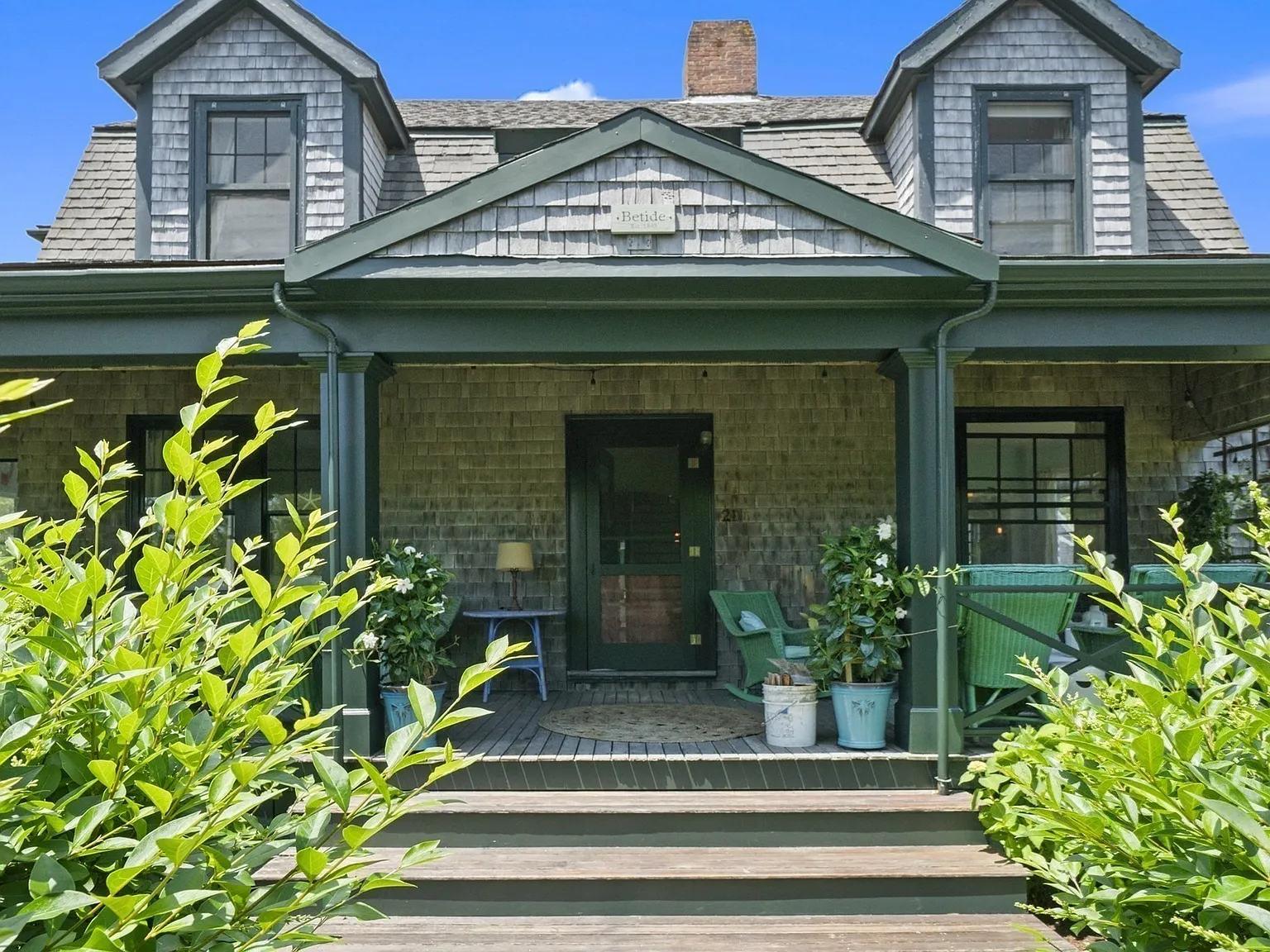 4 bed, 5.0 bath, 2422 sqft, $15,000 — Photo 2