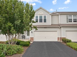 2826 Peachtree Cir, Aurora, IL 60502