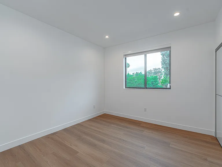 1342 Portia St — Photo 21