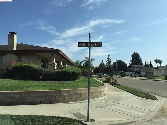 5th image of 915 Amethyst Dr