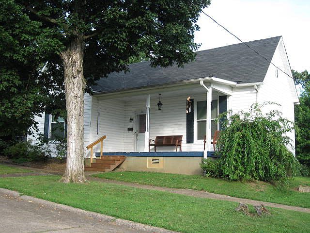 1st image of 216 E Moss Ave