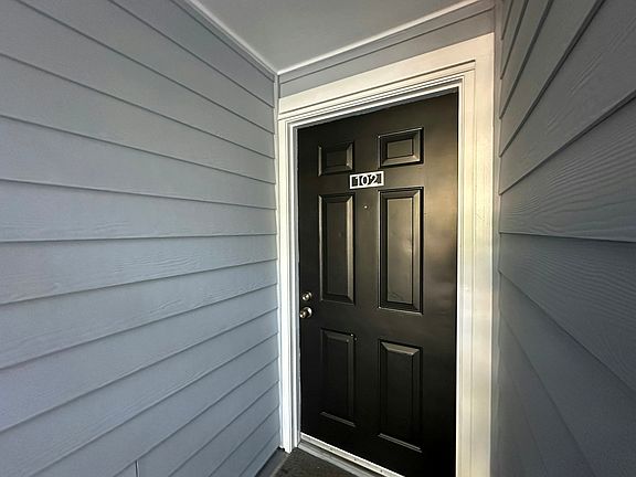 2nd image of 10014 NE 127th Pl APT A102