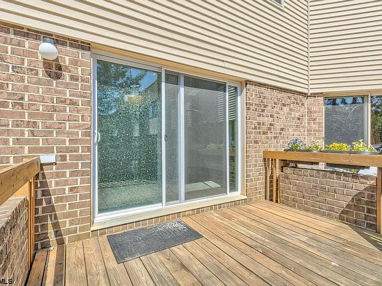 801 Dudley Ct #1402 — Photo 32