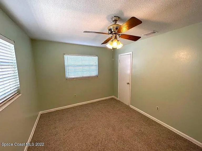 1660 Neptune Dr — Photo 12