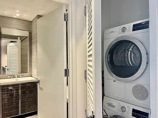 Rented by Gulia Wang, LREB | media 41