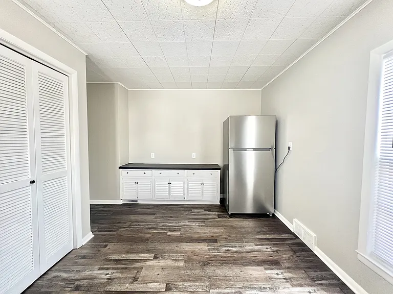 921 W Grand Ave — Photo 12