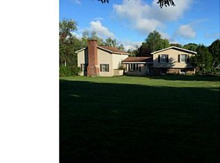 2 Meadow Ln, Lakeville, CT 06039