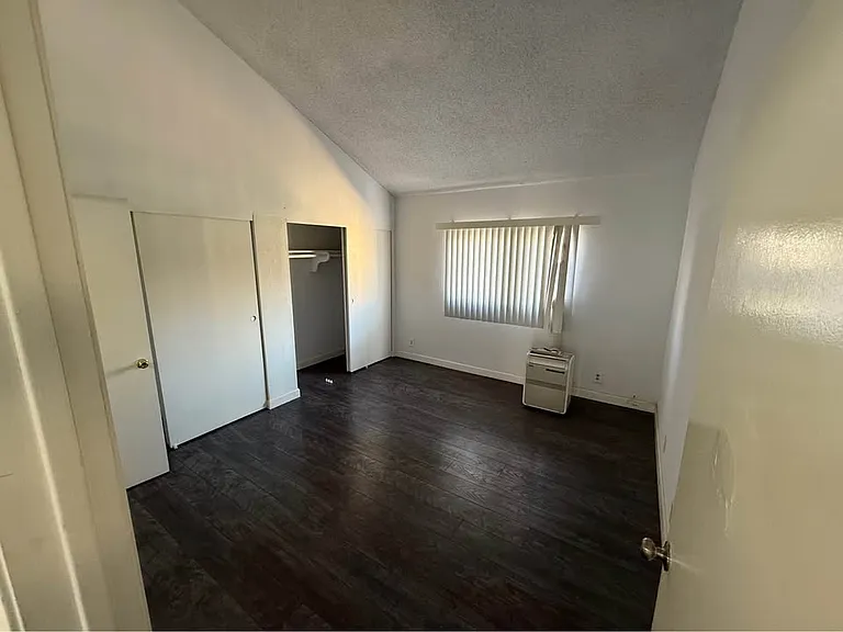 14839 Sherman Way #12 — Photo 10
