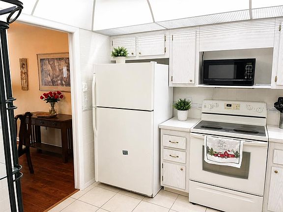 5th image of 4575 COVE CIRCLE #506