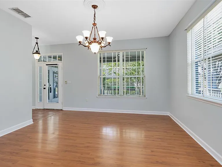 3813 Goldenglow Dr — Photo 2