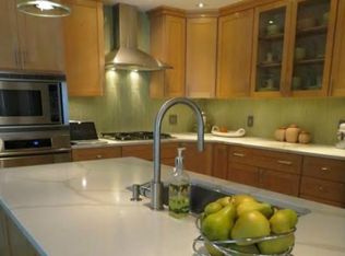 300 Briar Hill Rd, Groton, CT 06340