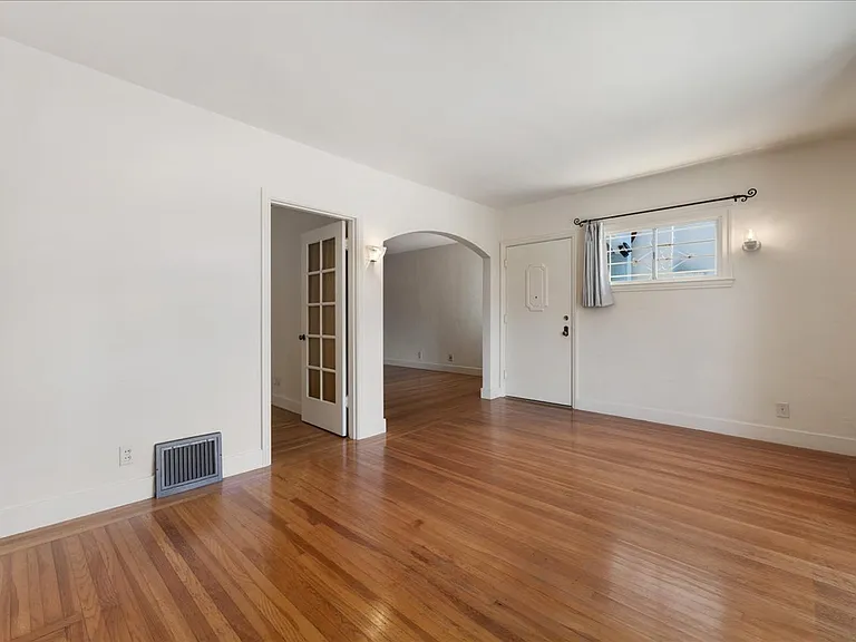 276 East Ave — Photo 3