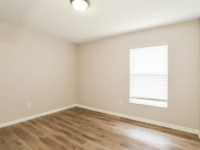 1876 Olivia Cir — Photo 11