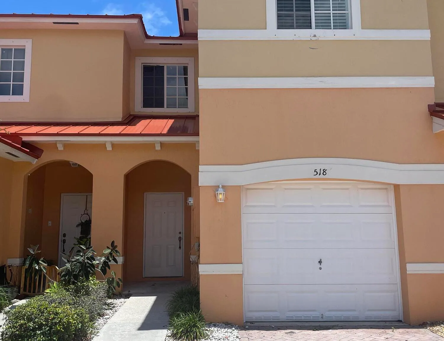 3 bed, 2.5 bath, 1554 sqft, $2,400 — Photo 1