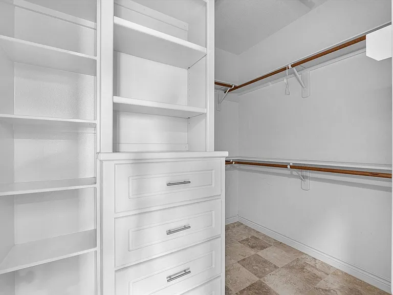 2505 Dallas St — Photo 10