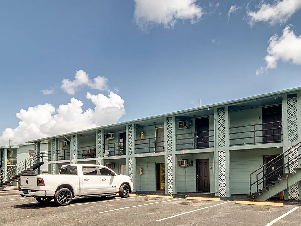 1343 W Point Dr #4