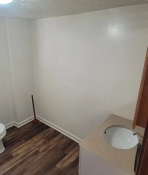617 Center St — Photo 4