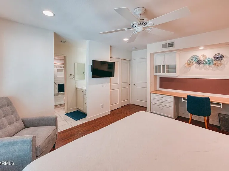 5221 N 24th St #102 — Photo 10
