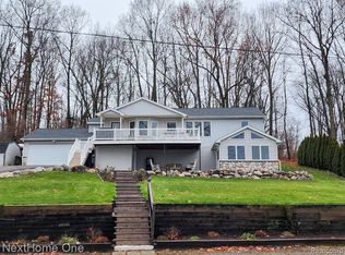 2223 Webster Park Dr, Howell, MI 48843