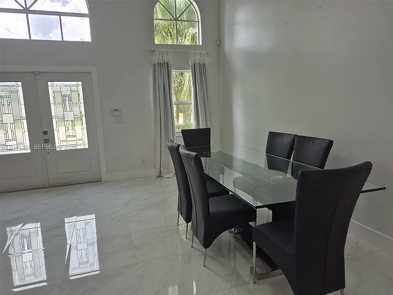5820 SW 58th Ct — Photo 3