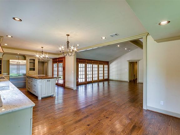 5th image of 16423 Shady Elms Dr