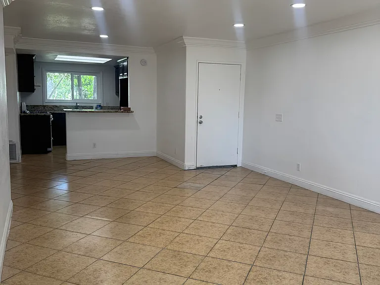 721 W 1st St #F103 — Photo 3