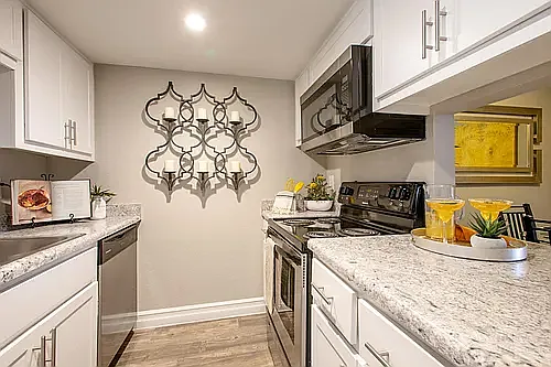 Stonegate Furnished Apartments — Photo 36