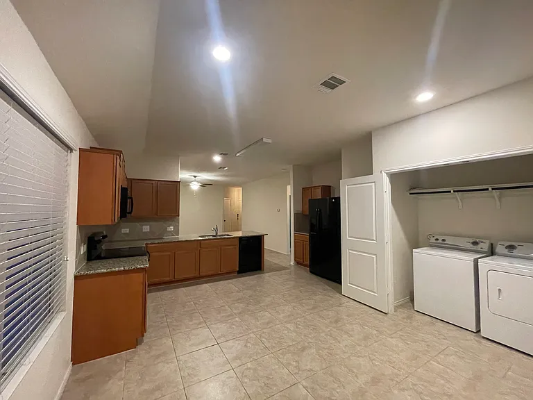 600 Shimek St #19A — Photo 8