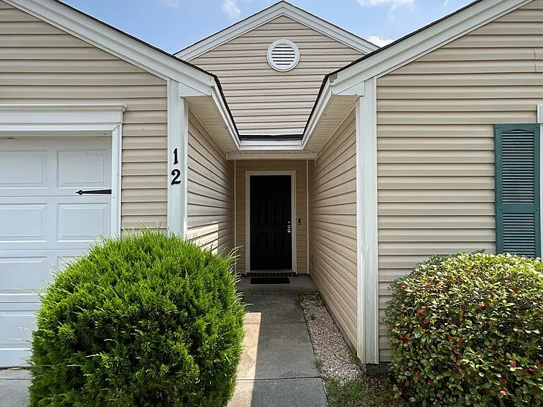 12 Summer Lake Way — Photo 2