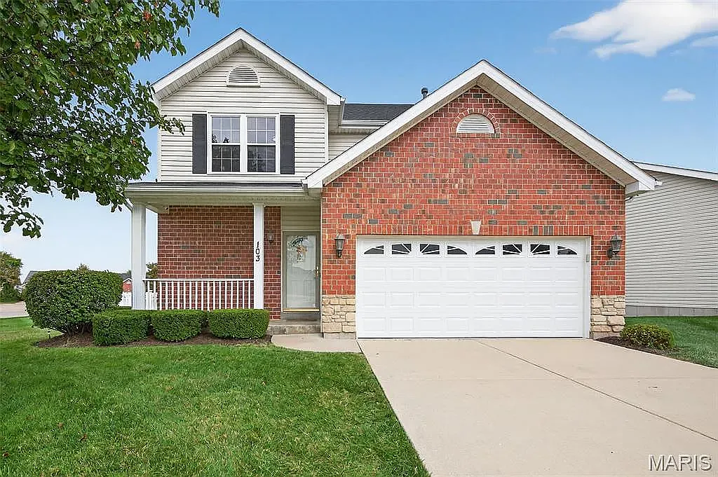 3 bed, 1374 sqft, $2,400 — Photo 1