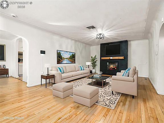 5th image of 601 N 15th St