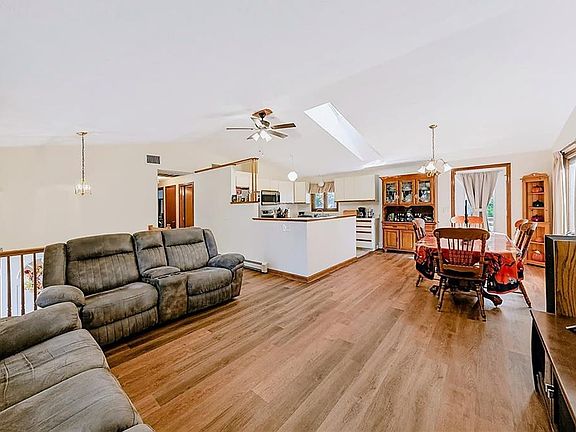 3rd image of 4 Hancock Rd