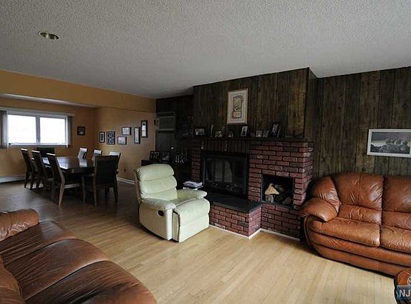 3rd image of 16-01 Morlot Ave