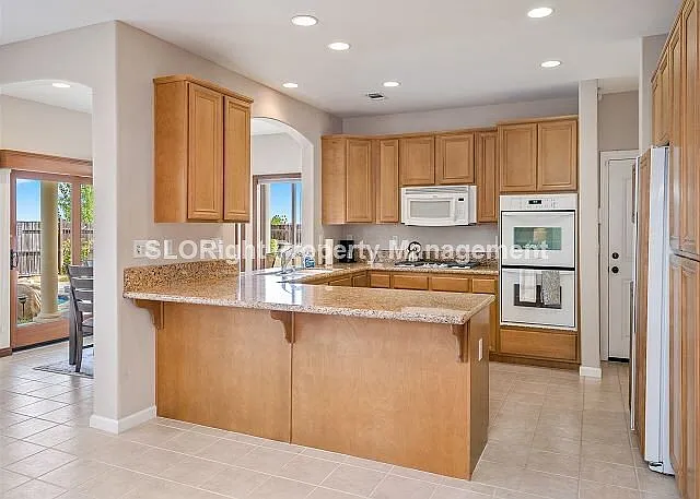 215 Via Magnolia — Photo 4