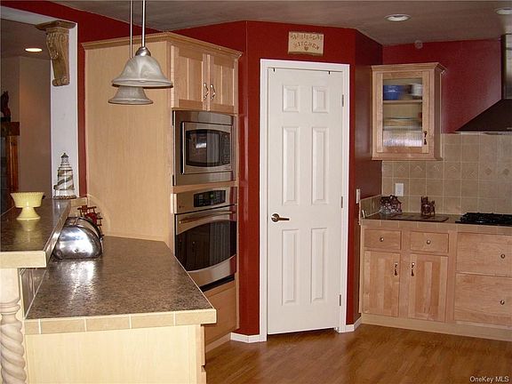 4th image of 80 Horse Country Ln