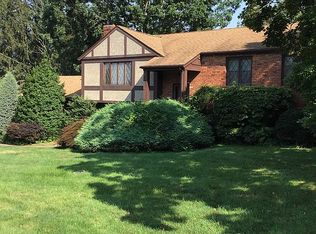 6 Westview Rd, North Haven, CT 06473