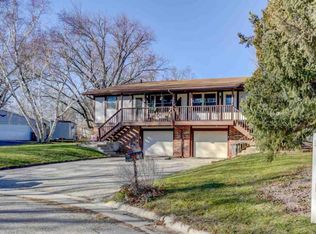 918 Monroe Ct, Stoughton, WI 53589