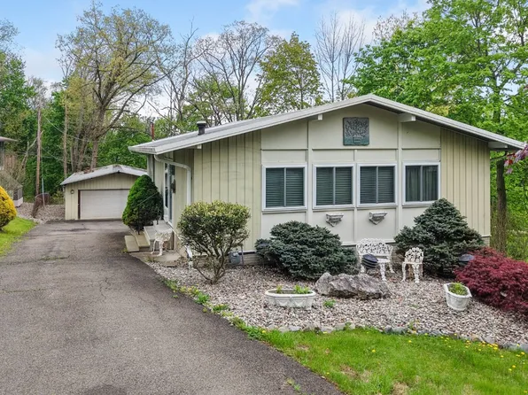 1514 Robinson Hill Rd, Endicott, NY 13760