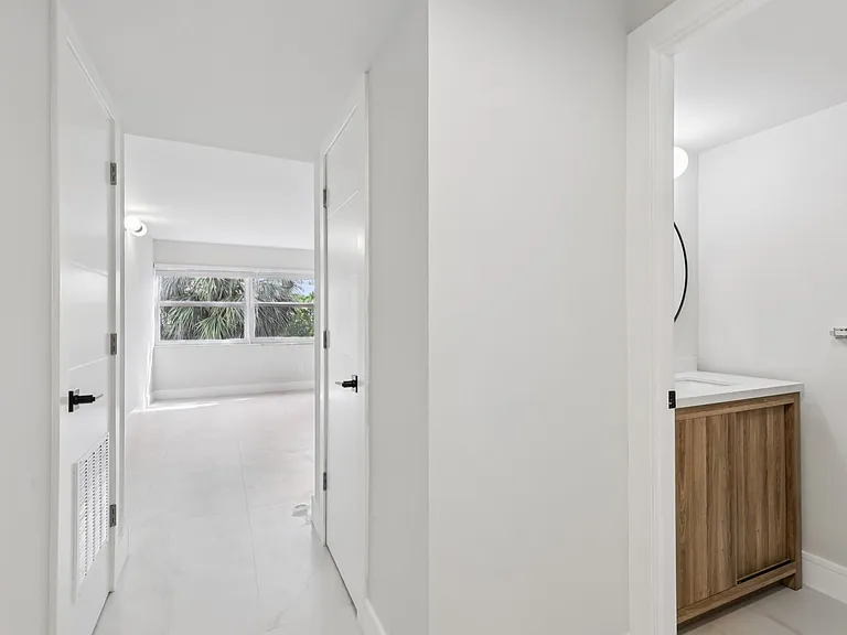 The Oaks Apartments — Photo 54