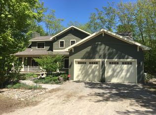4769 S Michaels Wood Trl, Maple City, MI 49664