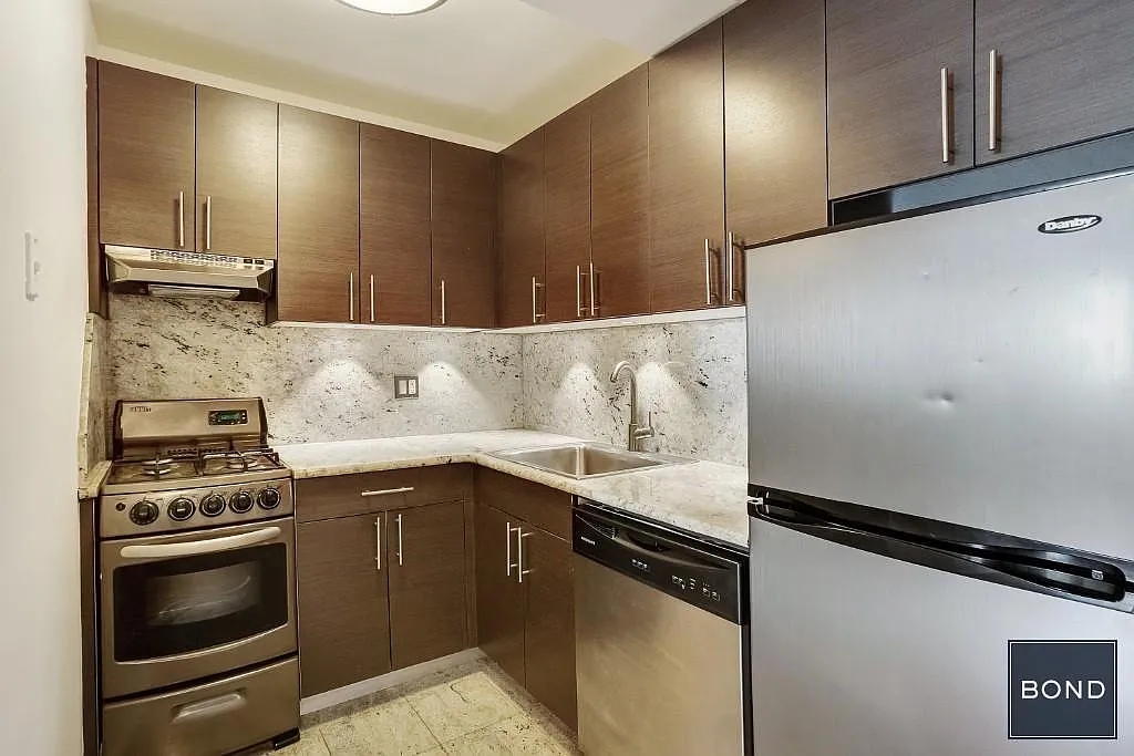 214 East 24th Street — Photo 3