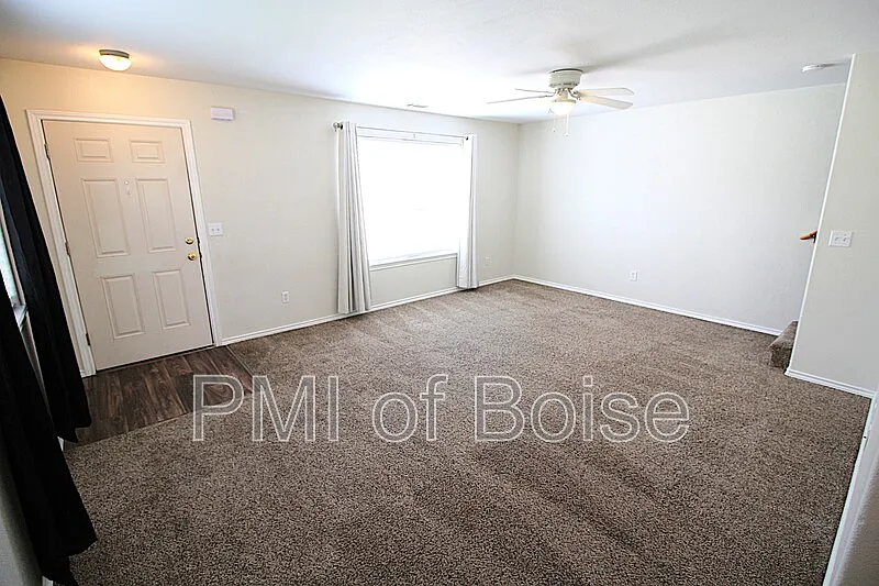 3 bed, 1.5 bath, 1215 sqft, $1,295 — Photo 3