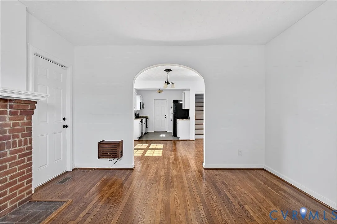 3 bed, 1305 sqft, $1,800 — Photo 4