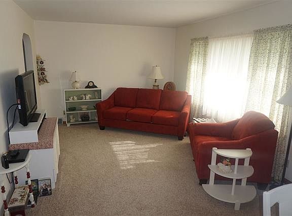 3rd image of 511 Grand Ave