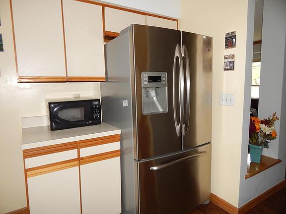 4th image of 7920 Ledbury Ct