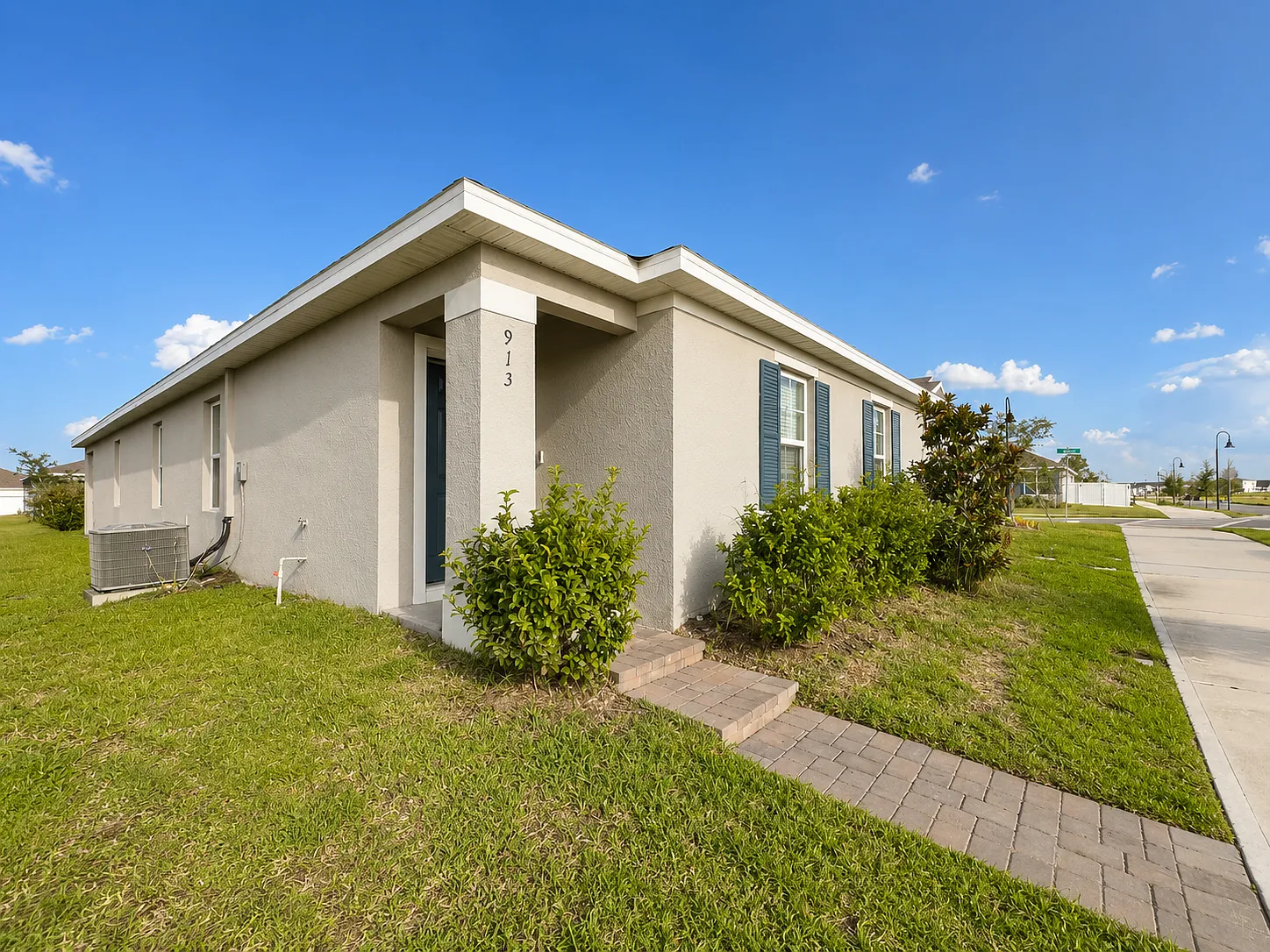 4 bed, 1720 sqft, $2,300 — Photo 3
