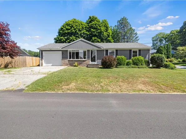 3 Stella Dr, North Providence, RI 02911